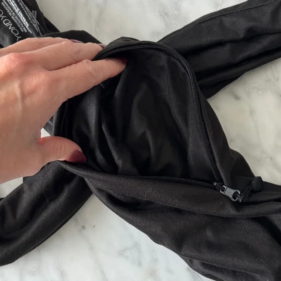 🌼BEYOND YOGA🌼 Black Infinity Scarf with Hidden Zip Pocket, One Size - Picture 5 of 5